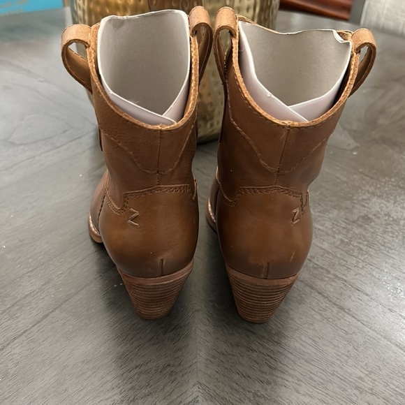 ZODIAC Women's Roslyn Western Booties - Picture 7 of 13